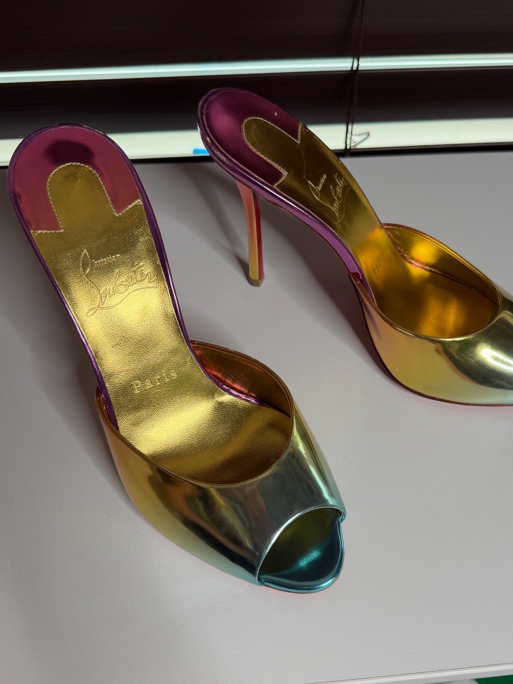 Christian Louboutin Iridescent Me Dolly 100 MM Mule - Gold/Pink/Teal size 38 - Picture 2 of 8